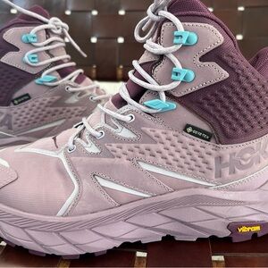 New HOKA Anacapa Mid GTX Women’s Hiking Boots, Size 8.5B, Light Lavender Purple.